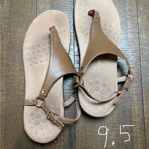 Vionic sandal size 9.5